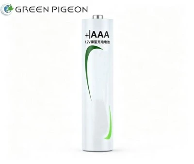 סוללות AAA נטענות עם מטען
